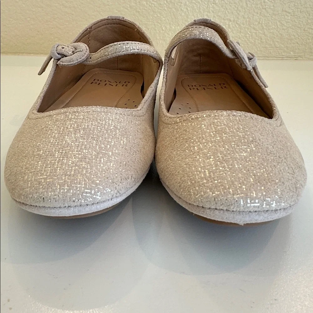 New Donald J. Pliner Beige Mary Jane Shoes.  Size 7B.